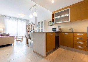 Apartment with sea views and beach access