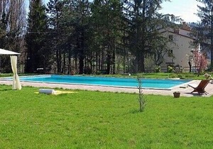 Appartamento Aria D: A graceful apartment surrounded by meadows and by green hills, with Free WI-FI.