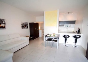 Attractive 2-room apartment with sunbath, pool and dream view