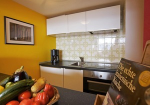 Attractive 3½-room apartment with terrace, balcony, pool and dream lake view