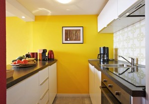 Attractive 3½-room apartment with terrace, balcony, pool and dream lake view