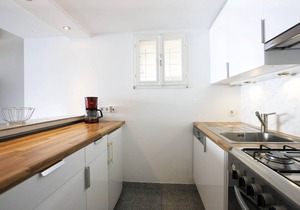 Attractive 4½-room apartment with 3 balconies, pool and dream view