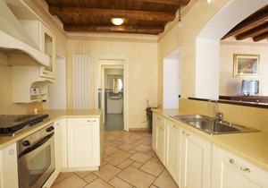 Attractive apartment in a palazzo from the 17th Century directly on the lake promenade