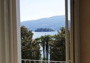 Attractive apartment in a palazzo from the 17th Century directly on the lake promenade