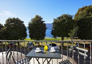 Attractive apartment in a palazzo from the 17th century. Right on the lake promenade