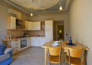 Attractive apartment in a palazzo from the 17th century. Right on the lake promenade