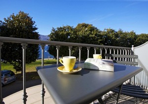 Attractive apartment in a palazzo from the 17th century. Right on the lake promenade