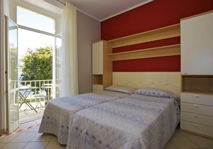 Attractive apartment in a palazzo from the 17th century. Right on the lake promenade