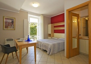 Attractive apartment in a palazzo from the 17th century. Right on the lake promenade