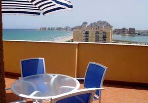 Beachfront penthouse in Residencial Dos Mares