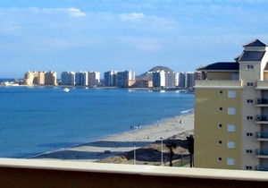Beachfront penthouse in Residencial Dos Mares