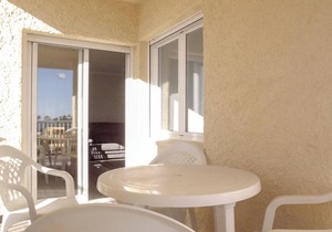 Beautiful and bright apartment with 2 bedrooms and 2 bathrooms in Playa del Arenal, Javea.