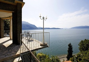 Beautiful apartment in an art nouveau villa with pool and spacious park