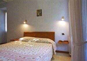 Beautiful apartment in an art nouveau villa with pool and spacious park