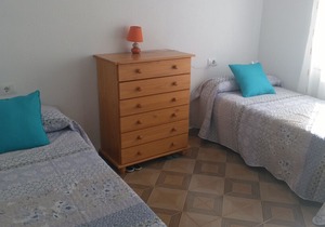 Bright two bedroom apartment 400m from the beach, WiFi, Air conditioning
