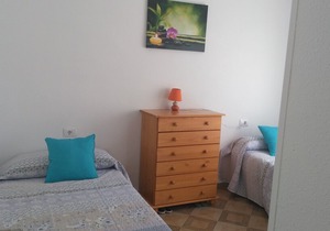 Bright two bedroom apartment 400m from the beach, WiFi, Air conditioning