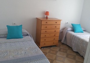Bright two bedroom apartment 400m from the beach, WiFi, Air conditioning