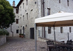 Castello Izzalini Todi Resort "Apt 10"