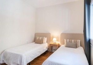 Comfortable 3-Bedroom Apartment next to Sagrada Familia, Barcelona