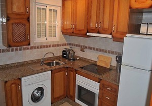Deluxe 2 Bedroom Apartment With Large Private Balcony, Shared Pool and Free Wifi