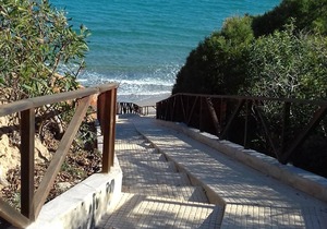 House By The Pool, Beach And Golf. Walk to Zenia Boulevard, beach & amenities.