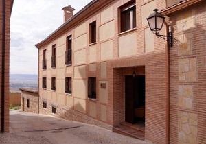 Houses of Valois for 4 people