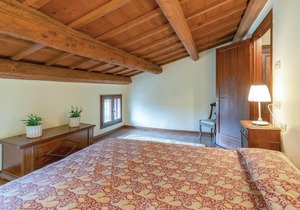 If you are looking for a spectacular location for your vacation in Veneto, this terraced house in Ca