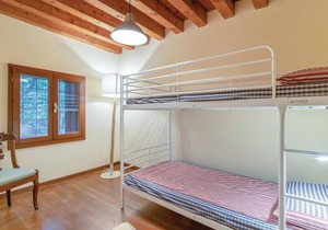 If you are looking for a spectacular location for your vacation in Veneto, this terraced house in Ca