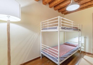 If you are looking for a spectacular location for your vacation in Veneto, this terraced house in Ca