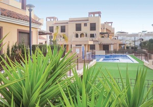 In a closed, safe urbanization is this comfortable vacation apartment.