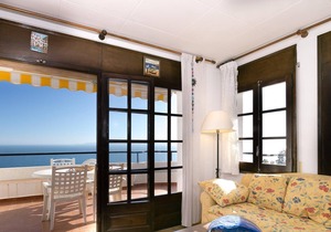 JOAN MARGARIT 3-A - Apartment in Puig Rom (Roses) with communal pool and beautiful sea views.