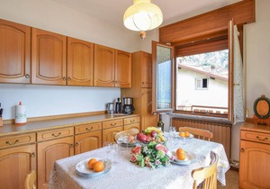 Lovely apartment in Riva di Solto