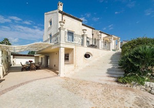 Luxurious Villa in Donnalucata with Pool