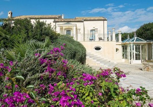 Luxurious Villa in Donnalucata with Pool