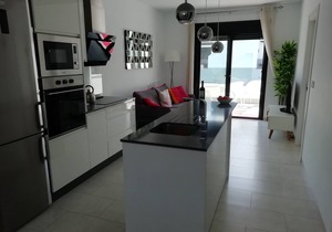 LUXURY 2 BED PENTHOUSE APARTMENT, PRIME LOCATION, ONLY 700 METRES FROM THE BEACH