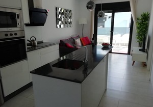LUXURY 2 BED PENTHOUSE APARTMENT, PRIME LOCATION, ONLY 700 METRES FROM THE BEACH