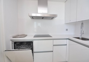 Luxury Apartment on the Beach in Roses, Costa Brava! 2 Bedrooms, Sea Views, Free Wi-Fi. Book now!