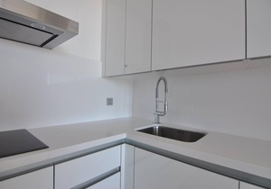Luxury Apartment on the Beach in Roses, Costa Brava! 2 Bedrooms, Sea Views, Free Wi-Fi. Book now!