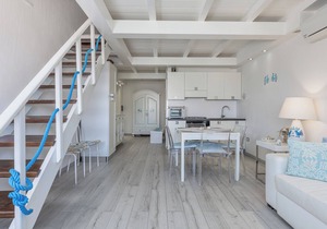Modern Apartment Giglio with Sea View, Mountain View, Wi-Fi & Terraces