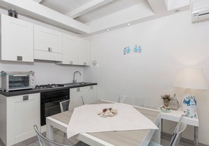 Modern Apartment Giglio with Sea View, Mountain View, Wi-Fi & Terraces