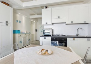 Modern Apartment Giglio with Sea View, Mountain View, Wi-Fi & Terraces