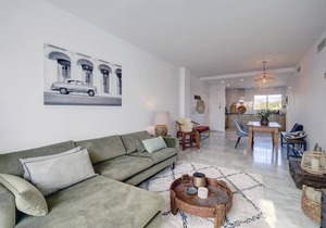 Penthouse "Boulevard Estepona 405" with Sea View, Pool, Wi-Fi, A/C, Balcony & Garden