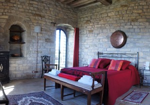 Private Castle & Holiday Villa in Gubbio Umbria, Sleeps 8+, Jacuzzi & Gardens