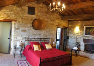 Private Castle & Holiday Villa in Gubbio Umbria, Sleeps 8+, Jacuzzi & Gardens