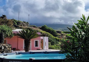 Small dammuso with shared pool and what a view!