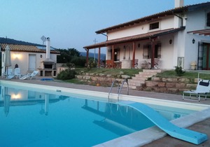 Studio apartment in countryside villa with swimming pool