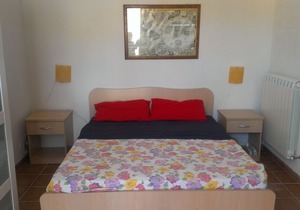 Studio apartment in countryside villa with pool close to sea
