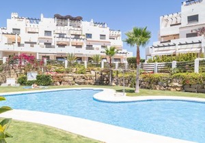 Sunset Golf Second Floor with shared pool- Happy Rentals
