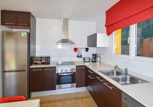 This spacious vacation home has its own pool and is located in the urbanization Maçanet de la Selva,