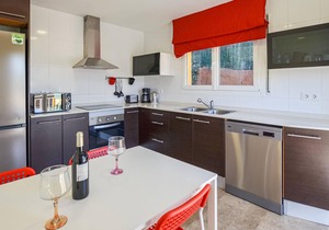 This spacious vacation home has its own pool and is located in the urbanization Maçanet de la Selva,